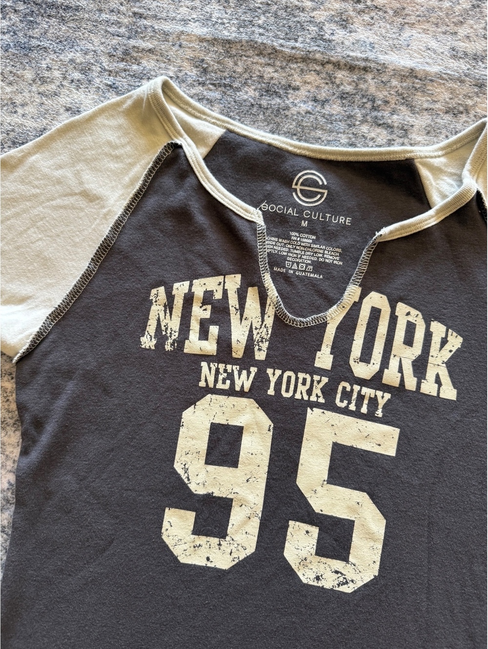 Social Culture Women’s Medium New York 95 Graphic Raglan T Shirt Distressed